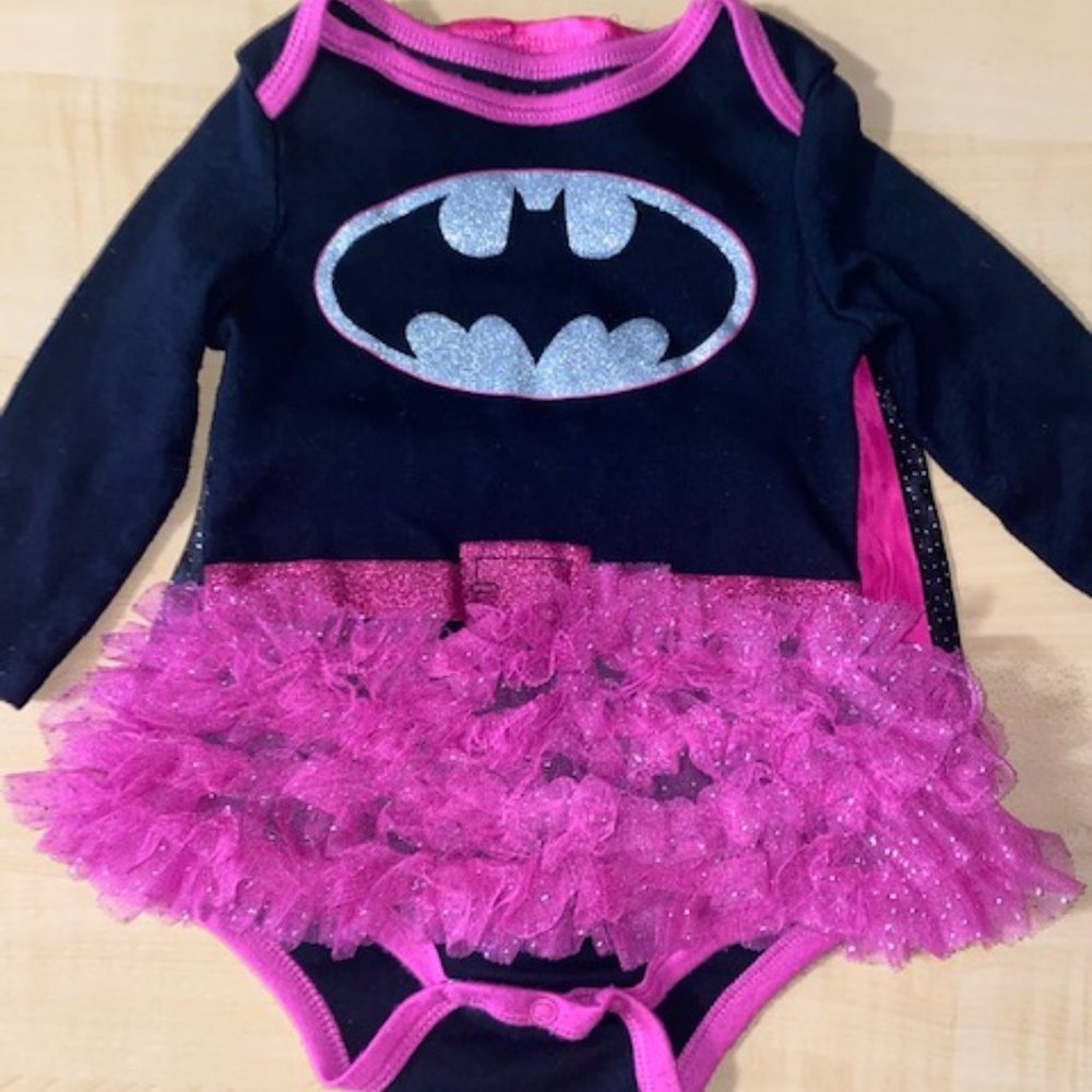 BATMAN Baby Girl Onsie with Cape - size 6-12 months SO CUTE